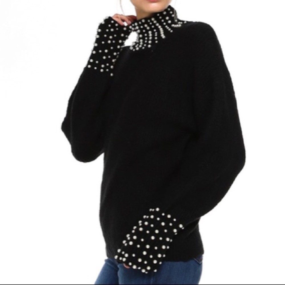 Stylish sweater with pearl details